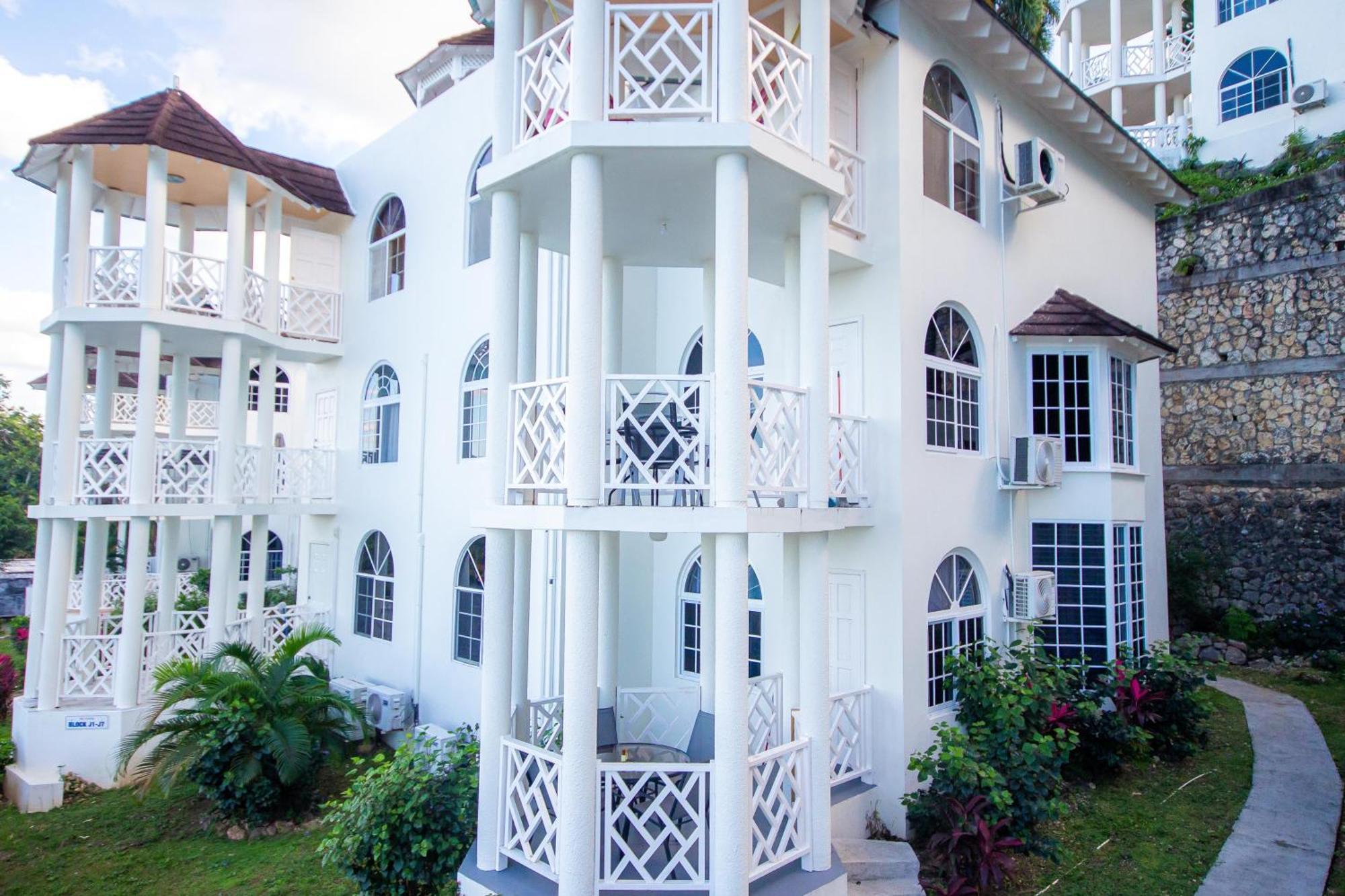 Ferienwohnung Ocho Rios Ocean Front Luxury Studio Sky Castles 24 Hrs Sleeps 2 Exterior foto
