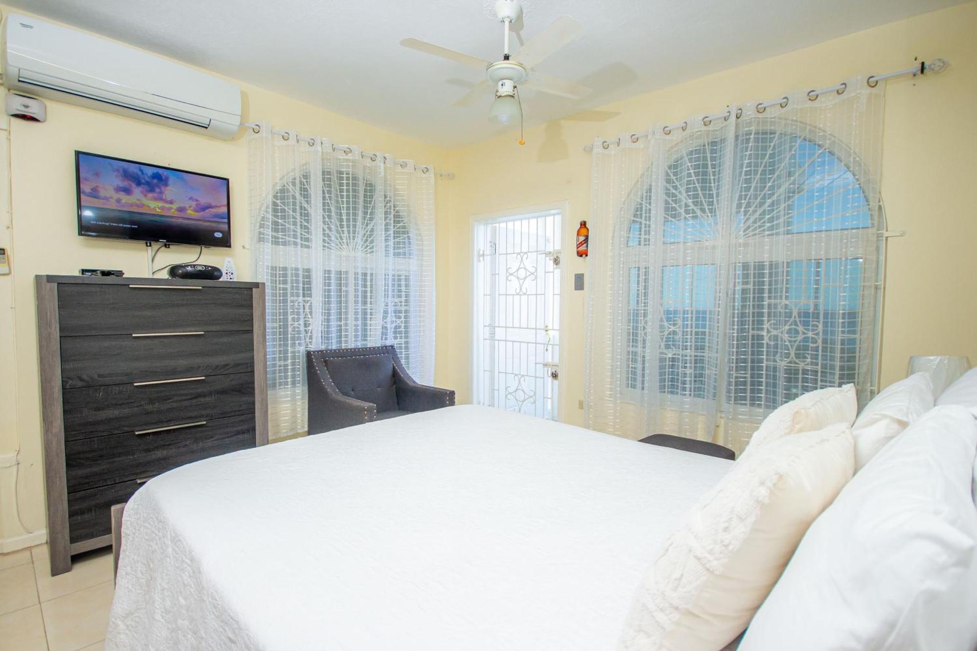Ferienwohnung Ocho Rios Ocean Front Luxury Studio Sky Castles 24 Hrs Sleeps 2 Exterior foto