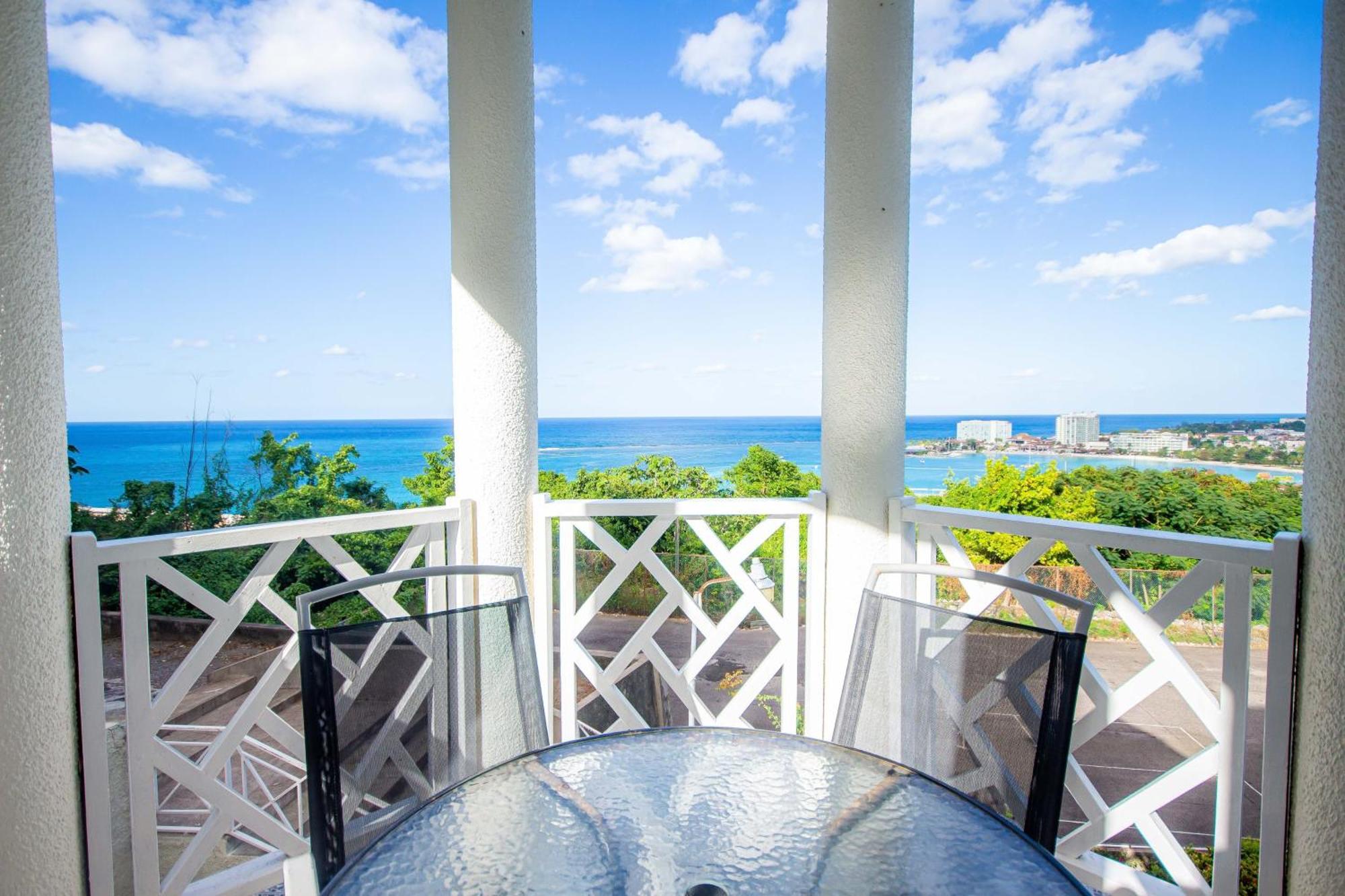 Ferienwohnung Ocho Rios Ocean Front Luxury Studio Sky Castles 24 Hrs Sleeps 2 Exterior foto